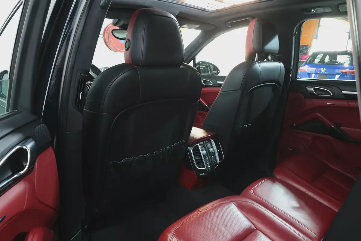 UNDER WARRANTY FROM AL NABODA  PORSCHE  CAYENNE  GTS 2016 | GCC Specs | Well Maintained-14-14