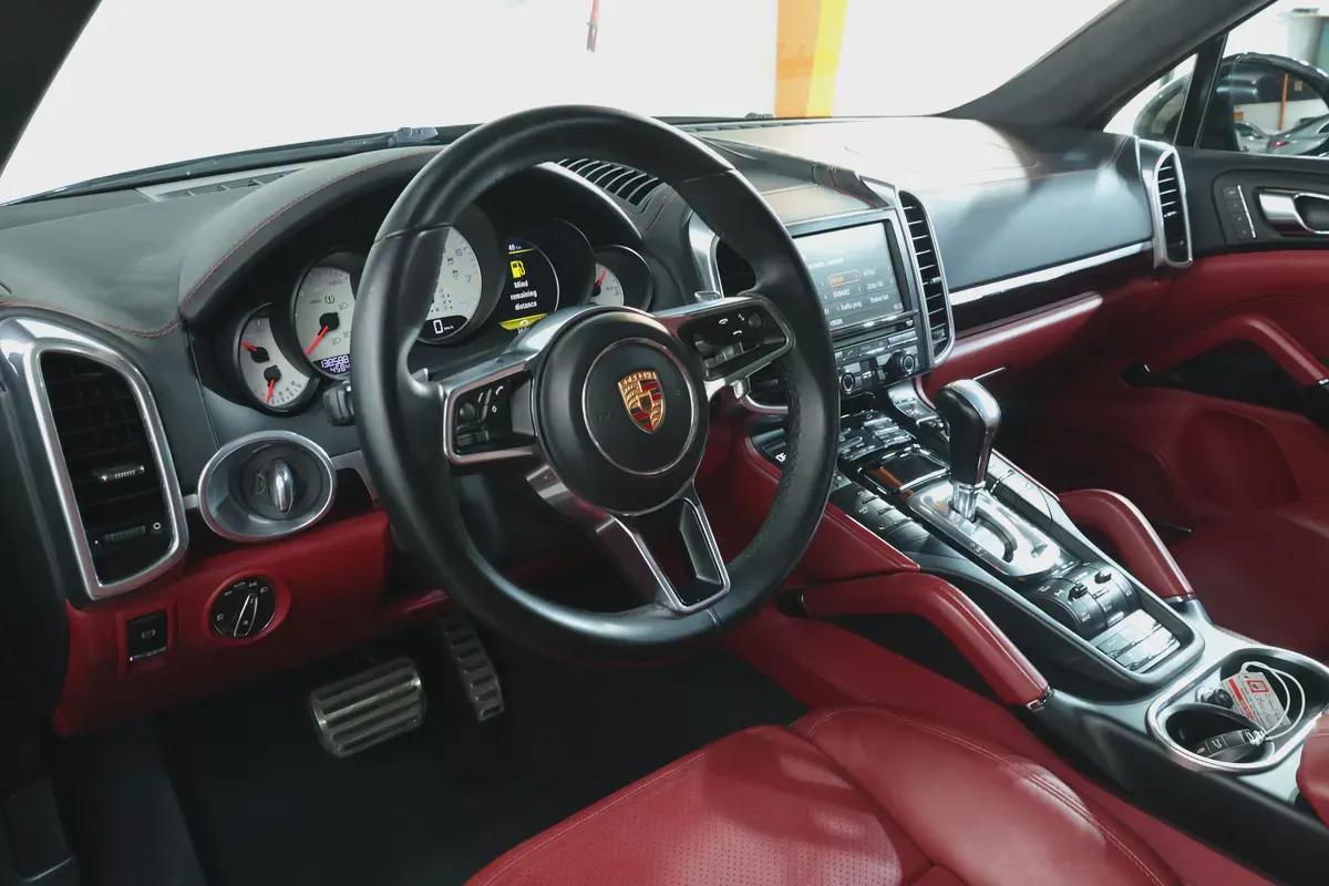 UNDER WARRANTY FROM AL NABODA  PORSCHE  CAYENNE  GTS 2016 | GCC Specs | Well Maintained-8-8