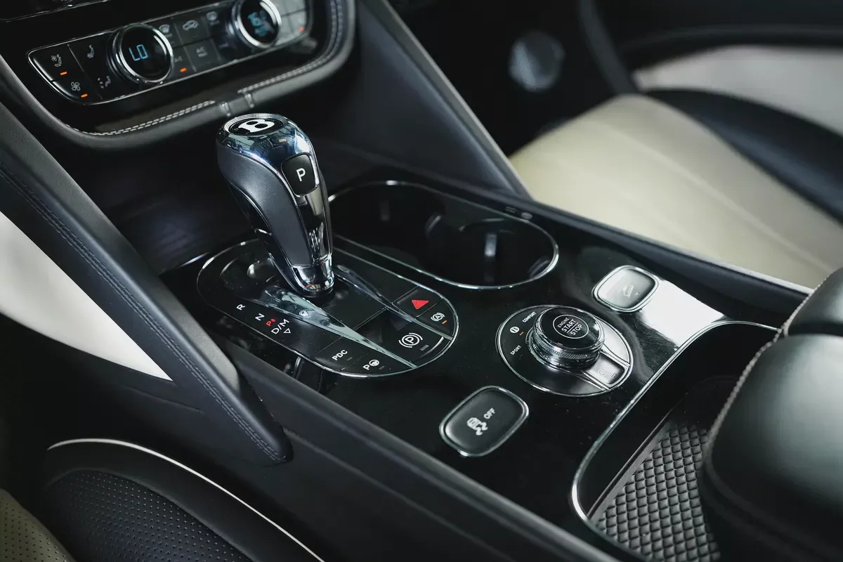 Bentley Bentayga S-V8-Mulliner Style-22inch Rims-Sport body-Well maintained-Sport Exhaust-16-16