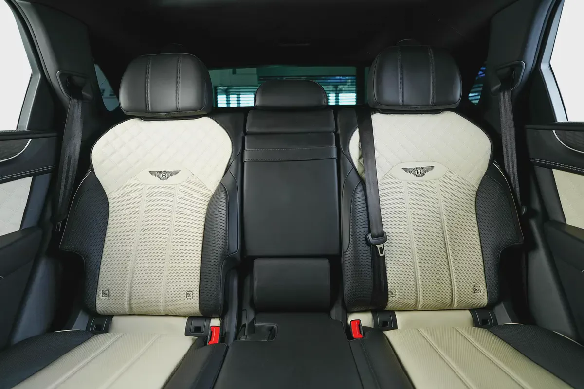 Bentley Bentayga S-V8-Mulliner Style-22inch Rims-Sport body-Well maintained-Sport Exhaust-18-18