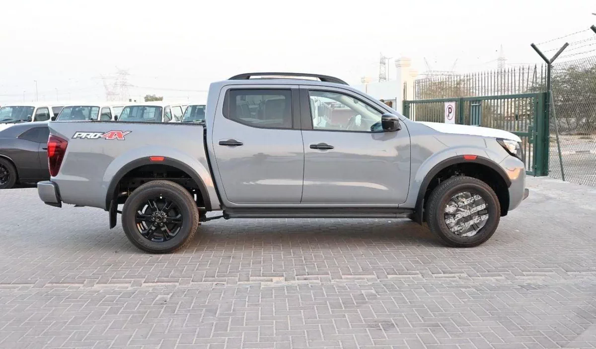 Nissan Navara Nissan Navara 2.5L Diesel 2025-8-0