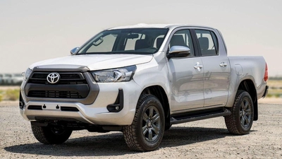 Toyota Hilux Toyota Hilux 2.4L Diesel AT 4x4 Mid Option 2025-0