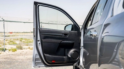 Toyota Hilux Toyota Hilux 2.4L Diesel AT 4x4 Mid Option 2025-9