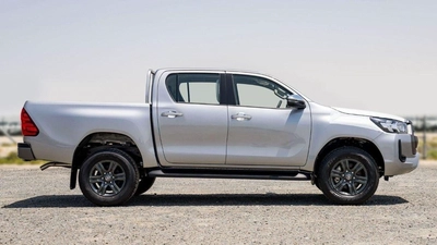 Toyota Hilux Toyota Hilux 2.4L Diesel AT 4x4 Mid Option 2025-2