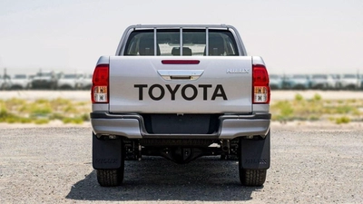Toyota Hilux Toyota Hilux 2.4L Diesel AT 4x4 Mid Option 2025-5