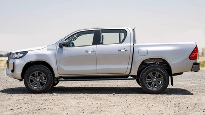 Toyota Hilux Toyota Hilux 2.4L Diesel AT 4x4 Mid Option 2025-8