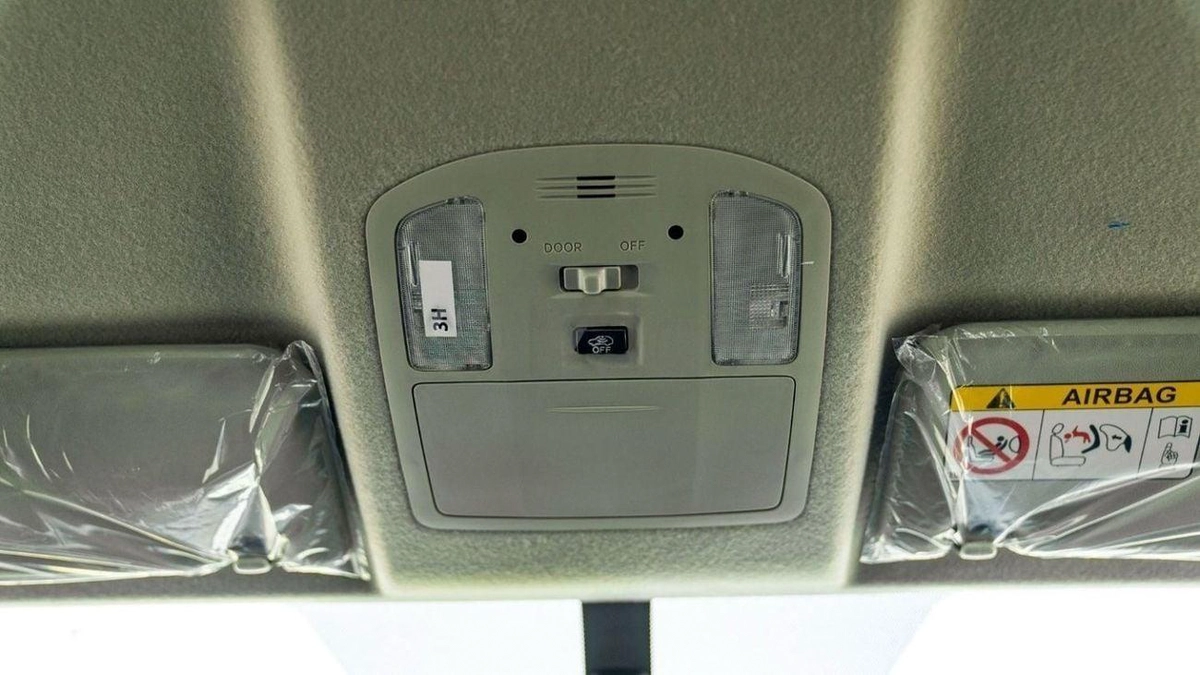 Toyota Hilux Toyota Hilux 2.4L Diesel AT 4x4 Mid Option 2025-14-0