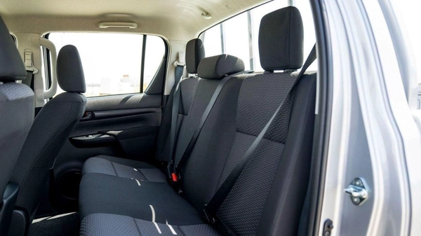 Toyota Hilux Toyota Hilux 2.4L Diesel AT 4x4 Mid Option 2025