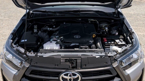 Toyota Hilux Toyota Hilux 2.4L Diesel AT 4x4 Mid Option 2025