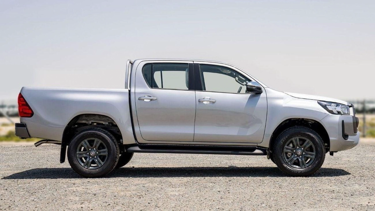 Toyota Hilux Toyota Hilux 2.4L Diesel AT 4x4 Mid Option 2025-2-0