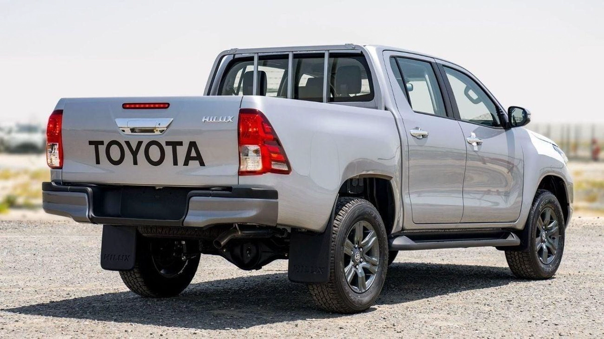 Toyota Hilux Toyota Hilux 2.4L Diesel AT 4x4 Mid Option 2025-3-0