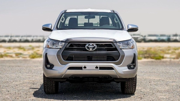 Toyota Hilux Toyota Hilux 2.4L Diesel AT 4x4 Mid Option 2025