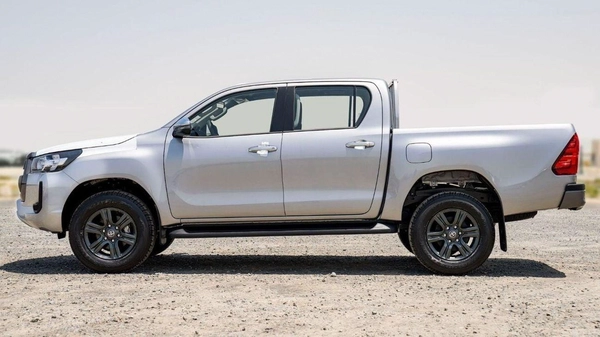 Toyota Hilux Toyota Hilux 2.4L Diesel AT 4x4 Mid Option 2025
