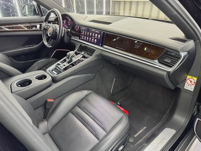 GCC Specs | Original Paint | Low Mileage | Well Maintained | Al Naboodah Full service history-9