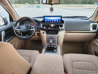 Toyota Land Cruiser GXR V6 2015 - GCC Specs - Reliable and Ready for Adventure-10