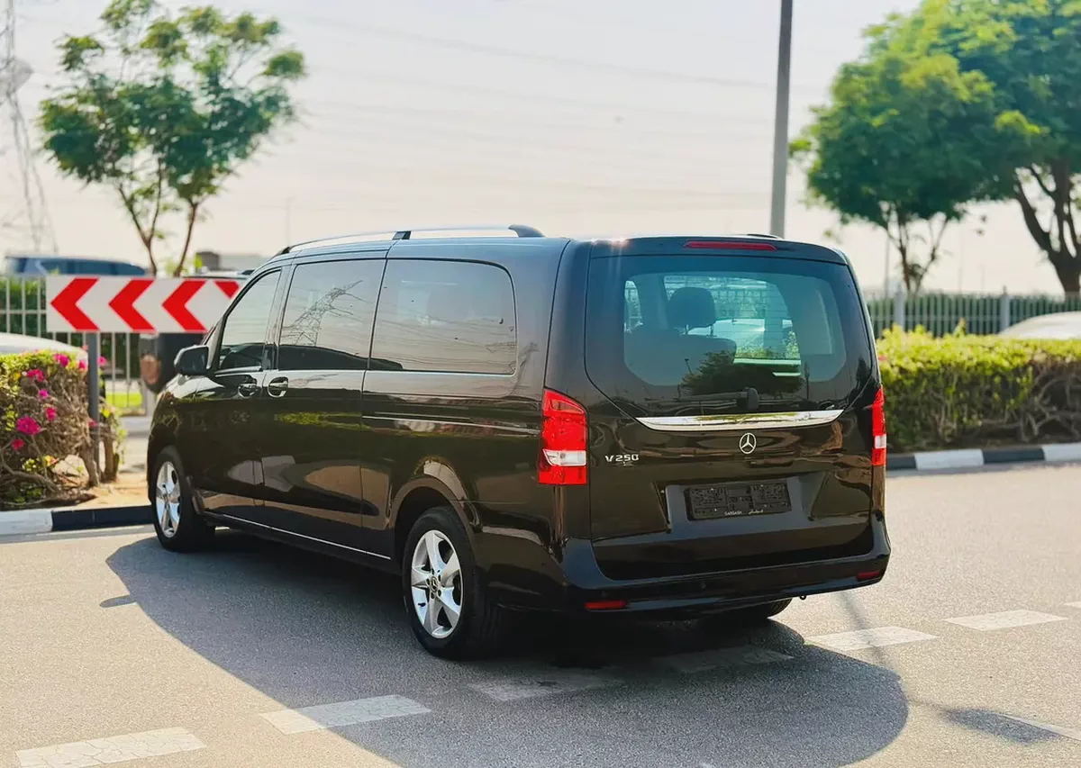 Mercedes-Benz V-Class 2.0L V 250 2024 GCC Specs Very Good Condition (Full Service History)-3-3