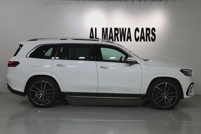 MERCEDES-BENZ GLS 450-NIGHT PACKEG 14000KM ONLY 5 YEAR WARRANTYSERVICE CONTRACT GARGASH-GCC SPE-4
