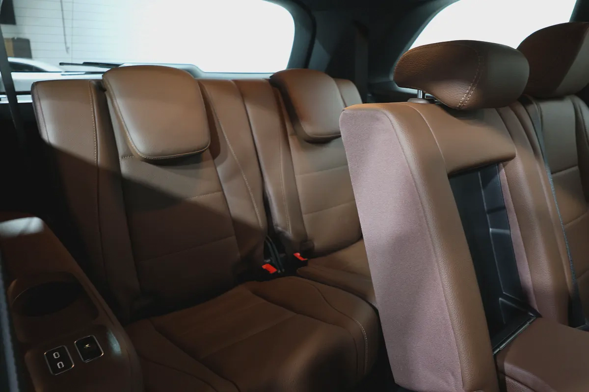 MERCEDES-BENZ GLS 450-NIGHT PACKEG 14000KM ONLY 5 YEAR WARRANTYSERVICE CONTRACT GARGASH-GCC SPE-15-15