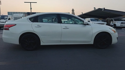 Nissan Altima SV 2014 GCC Specs - Well Maintained-3