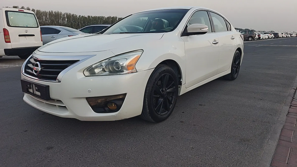 Nissan Altima SV 2014 GCC Specs - Well Maintained