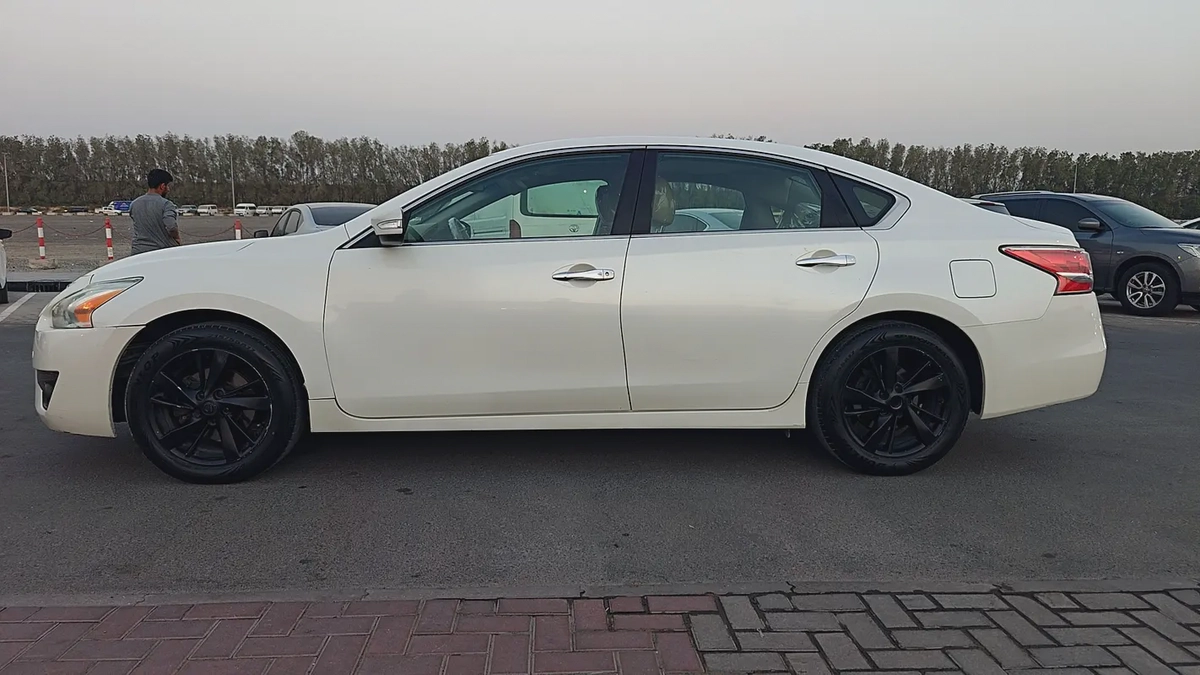 Nissan Altima SV 2014 GCC Specs - Well Maintained-2-2