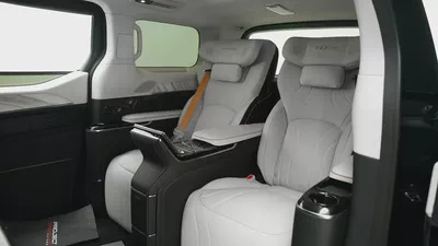 2025 ZEEKR 009-10
