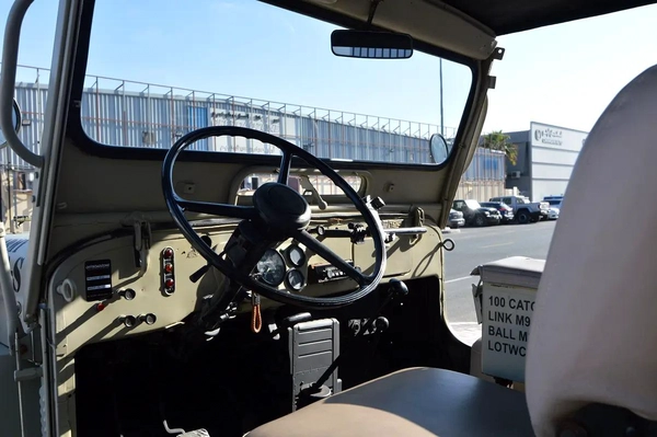 CLASSIC 1979 JEEP WRANGLER WILLYS EDITION - BEIGE