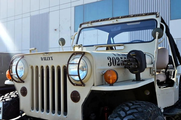 CLASSIC 1979 JEEP WRANGLER WILLYS EDITION - BEIGE