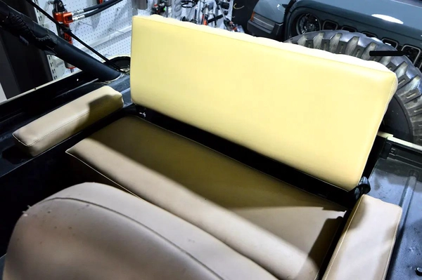 CLASSIC 1979 JEEP WRANGLER WILLYS EDITION - BEIGE