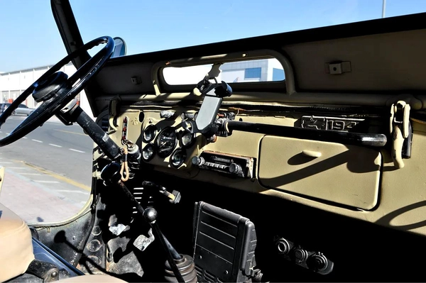 CLASSIC 1979 JEEP WRANGLER WILLYS EDITION - BEIGE