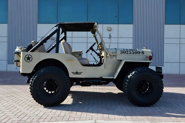 CLASSIC 1979 JEEP WRANGLER WILLYS EDITION - BEIGE
