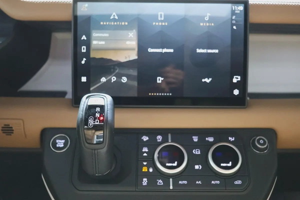 2025 Land Rover Defender 110 HSE P400 | GCC Specs | Brand New