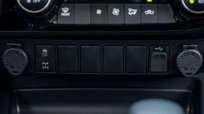Toyota Hilux TOYOTA HILUX DC 2.4D AT 4X4 MY2025 – BLACK-13