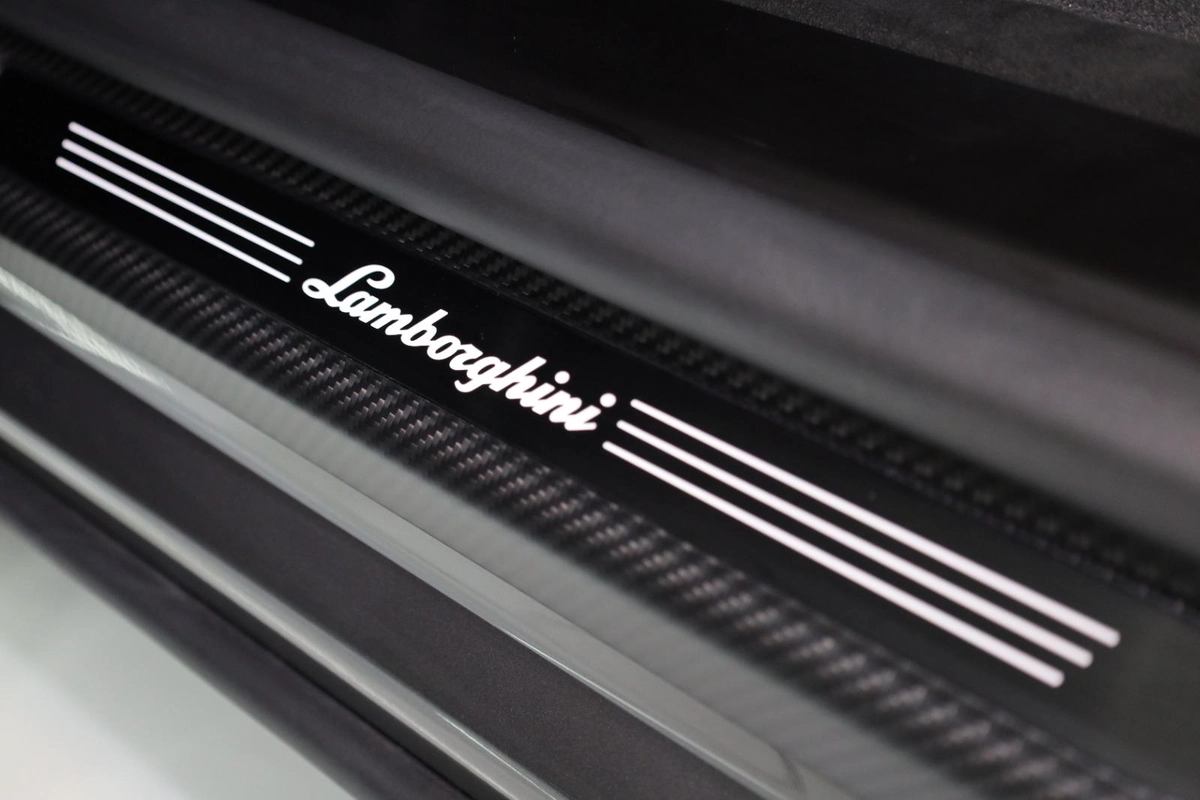 Lamborghini Urus Performante 2024-12-12