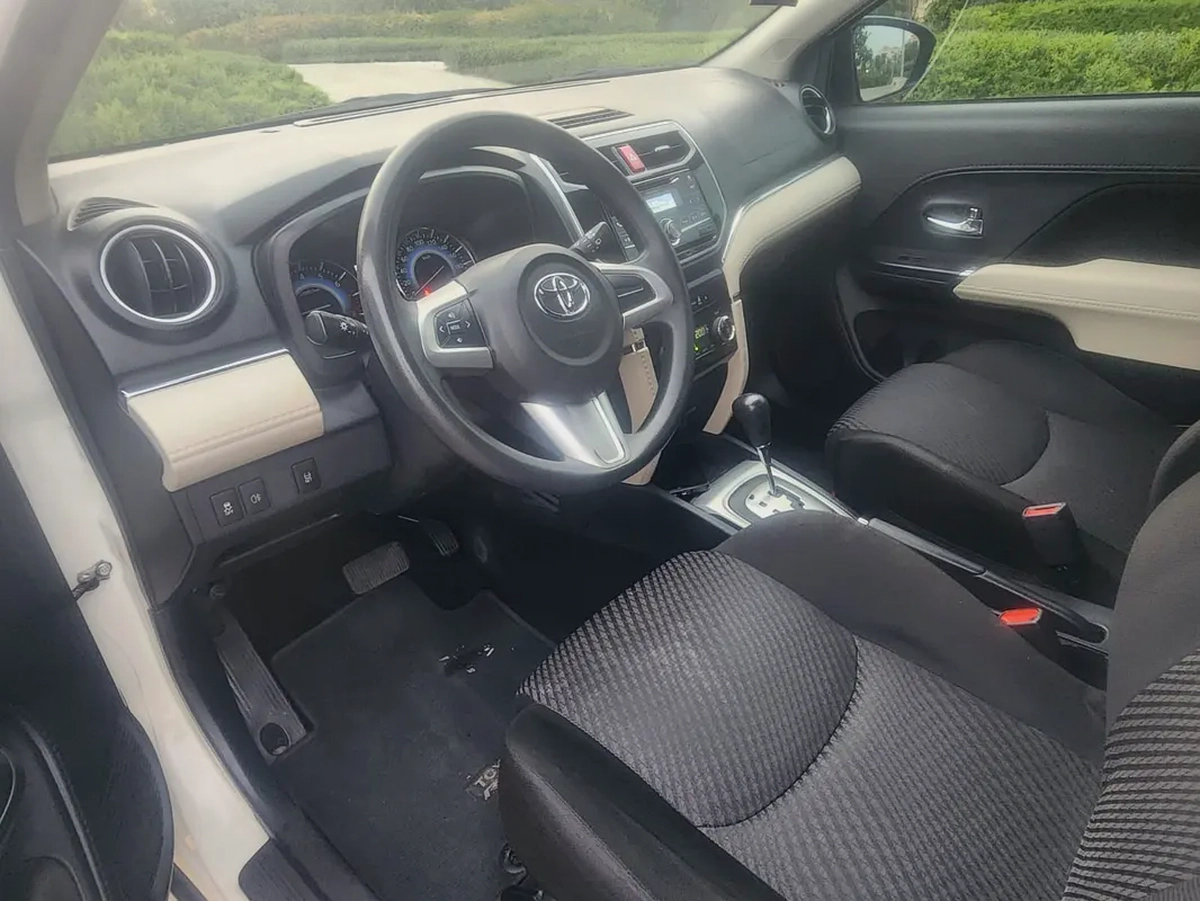 7 Seater Toyota Rush GX 2019 - GCC Specs - Push Start Full service history Al Futtaim-1-1