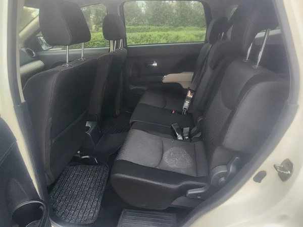 7 Seater Toyota Rush GX 2019 - GCC Specs - Push Start Full service history Al Futtaim