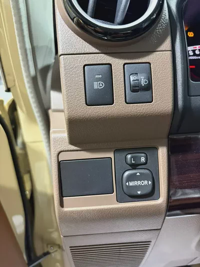 Toyota Land Cruiser 70 Series LC 79 LX 2026 GCC Specs لاندكروزر بيك اب غمارتين بنزين جلد رادار رنقات-12
