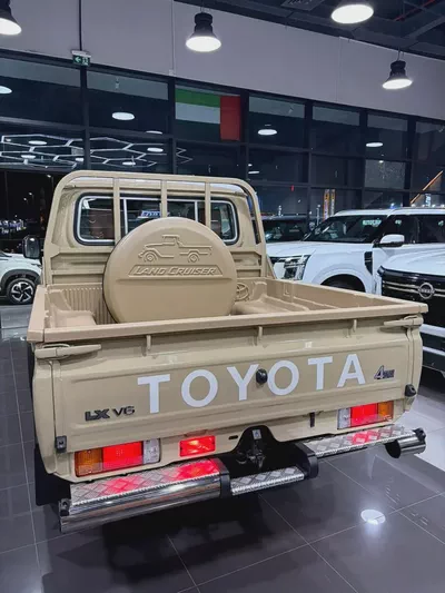 Toyota Land Cruiser 70 Series LC 79 LX 2026 GCC Specs لاندكروزر بيك اب غمارتين بنزين جلد رادار رنقات-4