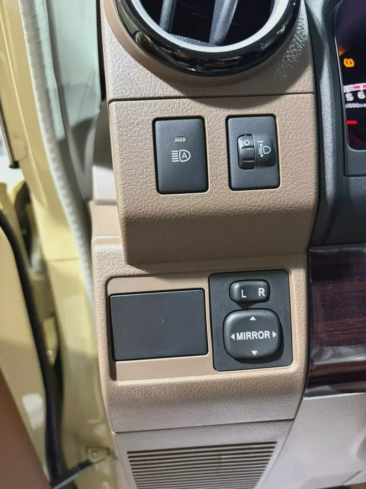 Toyota Land Cruiser 70 Series LC 79 LX 2026 GCC Specs لاندكروزر بيك اب غمارتين بنزين جلد رادار رنقات-12-12