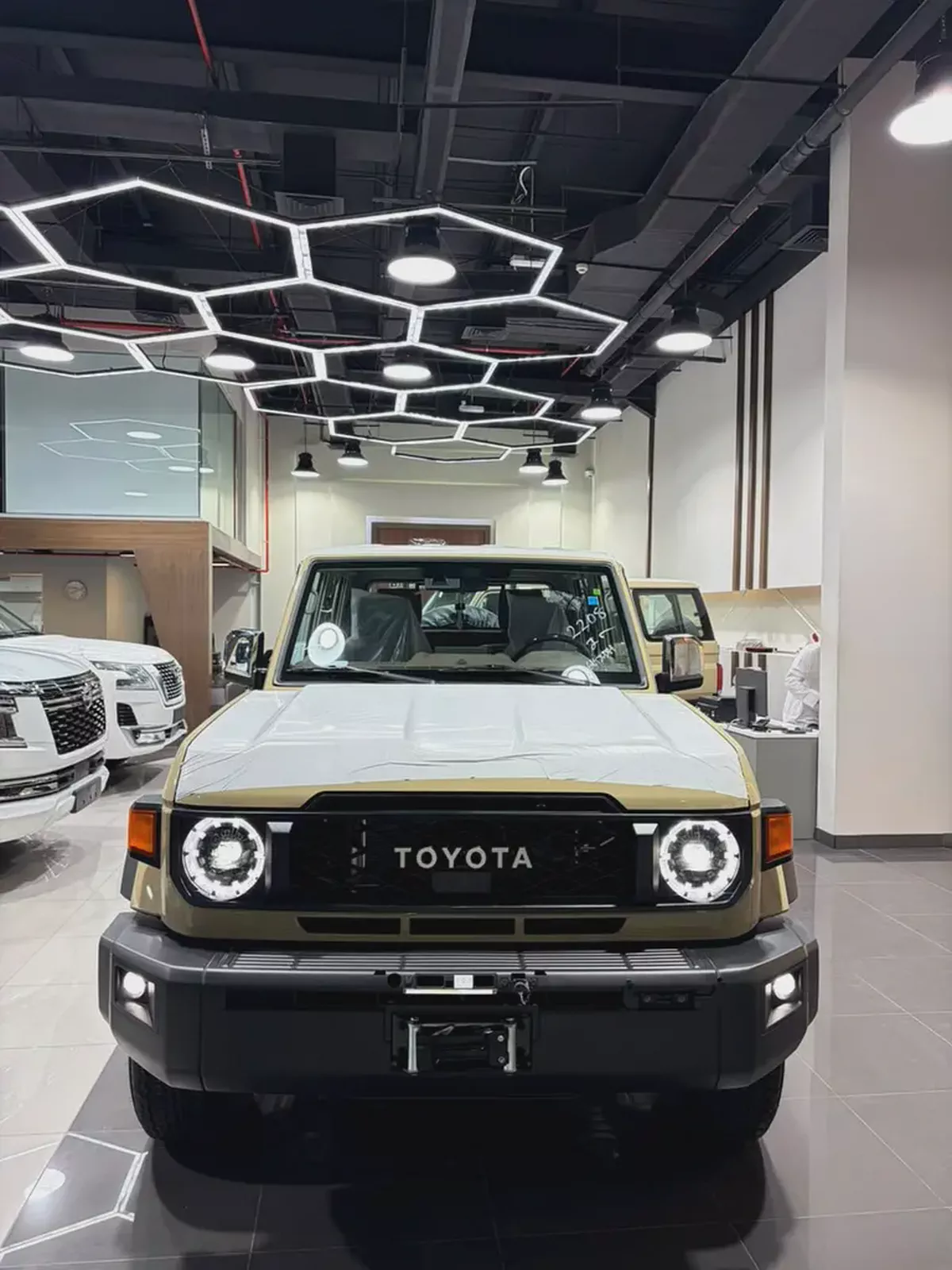 Toyota Land Cruiser 70 Series LC 79 LX 2026 GCC Specs لاندكروزر بيك اب غمارتين بنزين جلد رادار رنقات-1-1