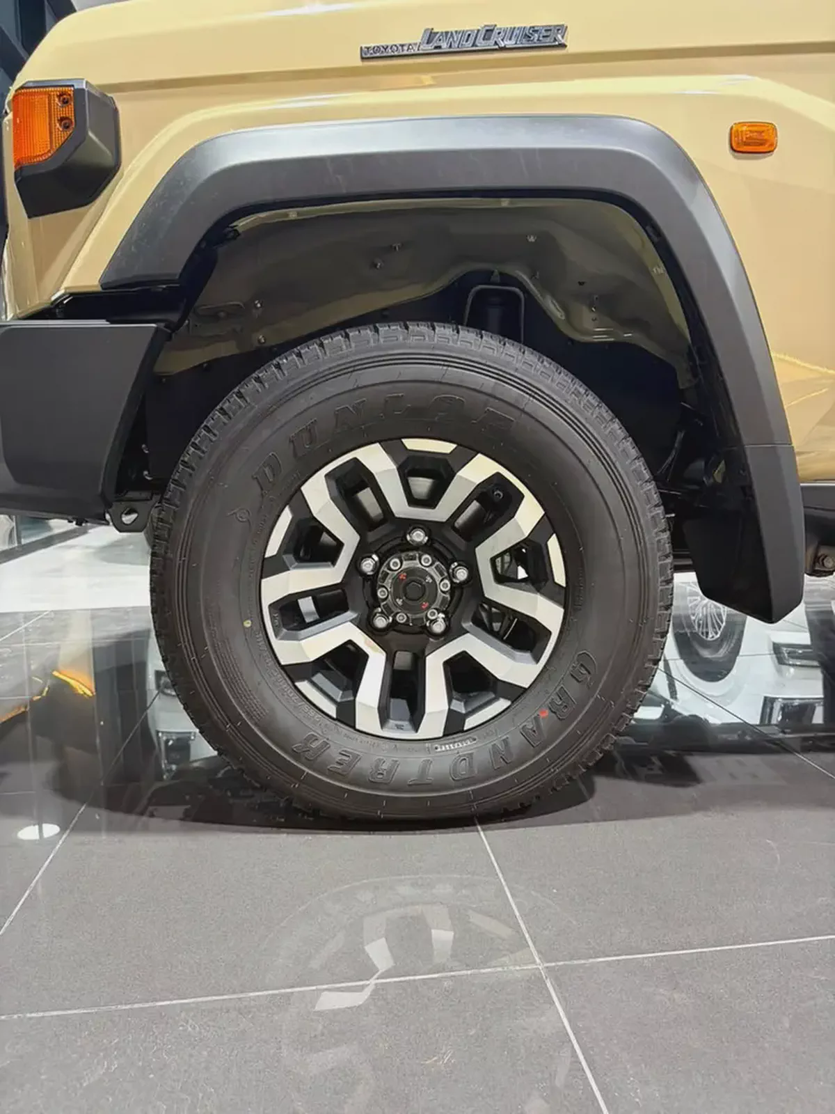Toyota Land Cruiser 70 Series LC 79 LX 2026 GCC Specs لاندكروزر بيك اب غمارتين بنزين جلد رادار رنقات-5-5