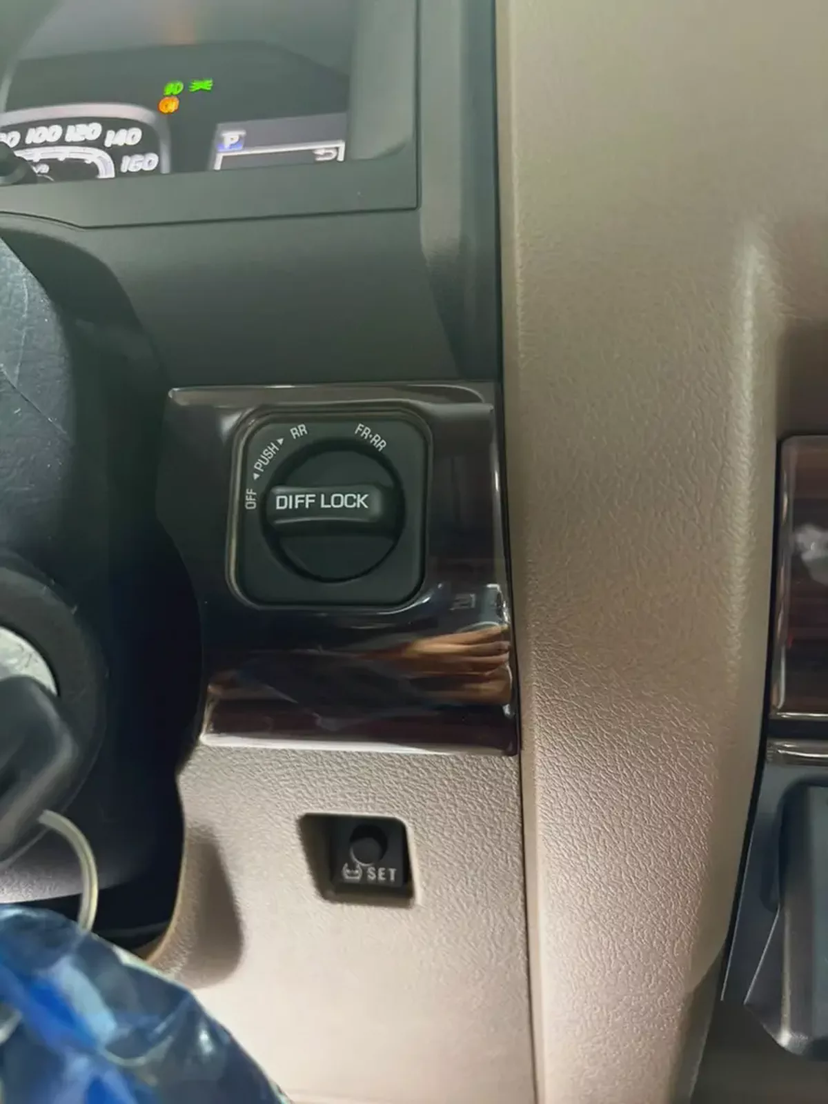 Toyota Land Cruiser 70 Series LC 79 LX 2026 GCC Specs لاندكروزر بيك اب غمارتين بنزين جلد رادار رنقات-7-7