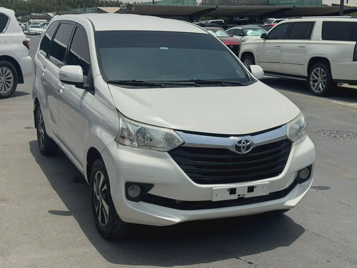 Toyota Avanza 2019 white color GCC calen car-1-1