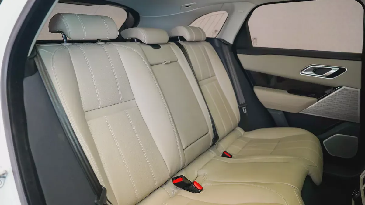 2019  Land Rover Range Rover Velar P250 R-Dynamic SE | GCC Specs | 1 Year Unlimited Warranty-6-6