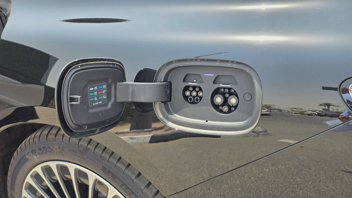 Stelato S9 Ultra EREV (Black White)-16-16