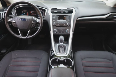 FORD FUSION SE - GCC SPECS - ACCIDENT FREE - FULL SERVICE HISTORY - EXCELENT CONDITION --14