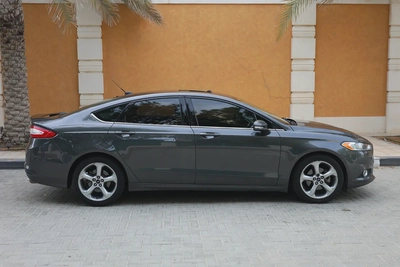 FORD FUSION SE - GCC SPECS - ACCIDENT FREE - FULL SERVICE HISTORY - EXCELENT CONDITION --8