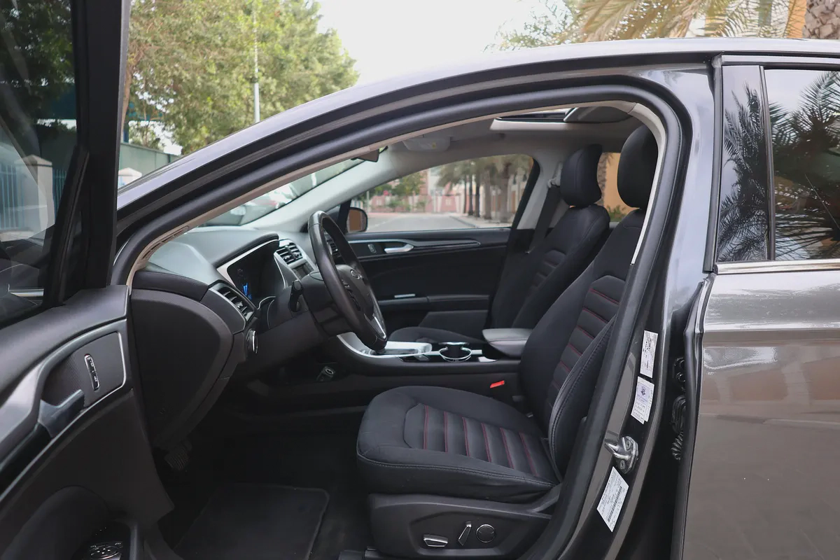 FORD FUSION SE - GCC SPECS - ACCIDENT FREE - FULL SERVICE HISTORY - EXCELENT CONDITION --9-9