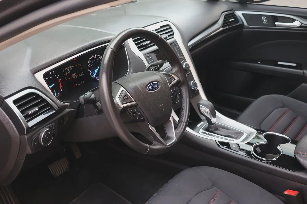 FORD FUSION SE - GCC SPECS - ACCIDENT FREE - FULL SERVICE HISTORY - EXCELENT CONDITION --10-10