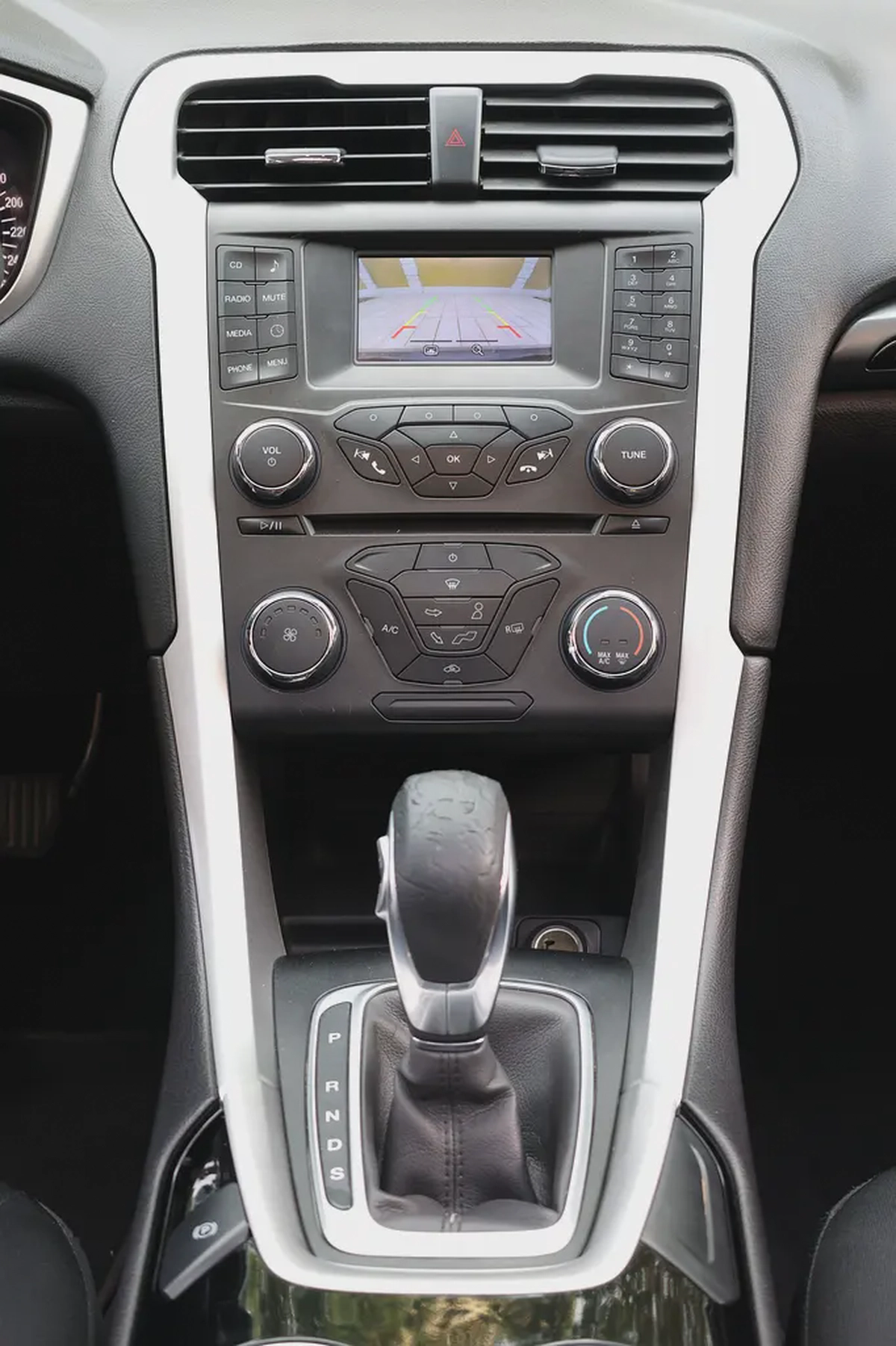 FORD FUSION SE - GCC SPECS - ACCIDENT FREE - FULL SERVICE HISTORY - EXCELENT CONDITION --13-13